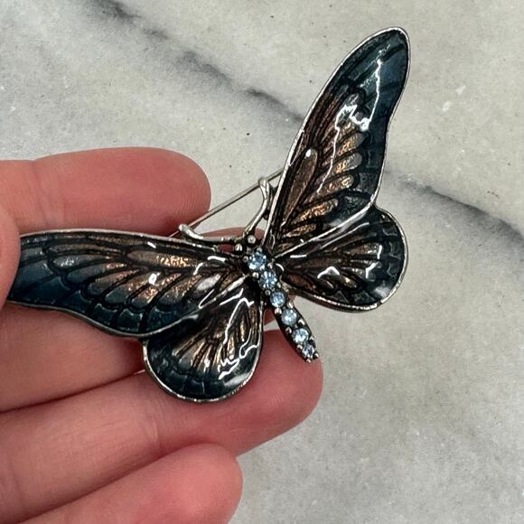Butterfly silver pIn - Picture 2 of 5